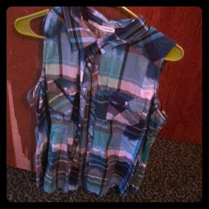 Sleeveless button up